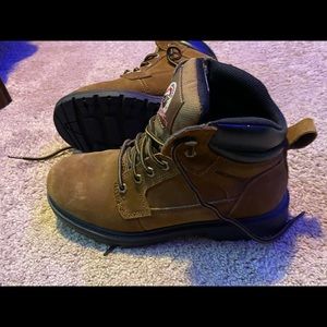 NWOT Brahma winter men boots